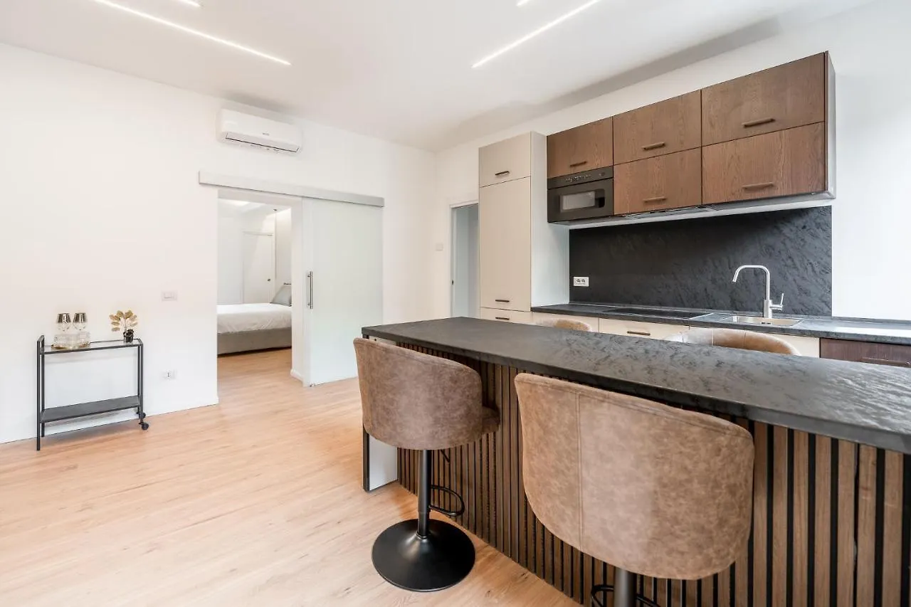 Bilocale Moderno - City Center Milano Italia