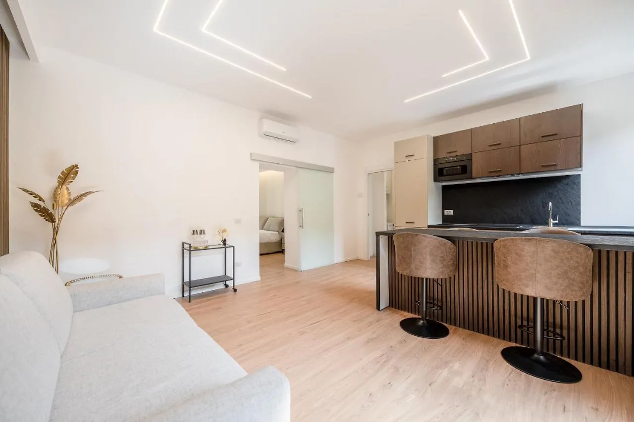 Bilocale Moderno - City Center Milano 0*,  Italia